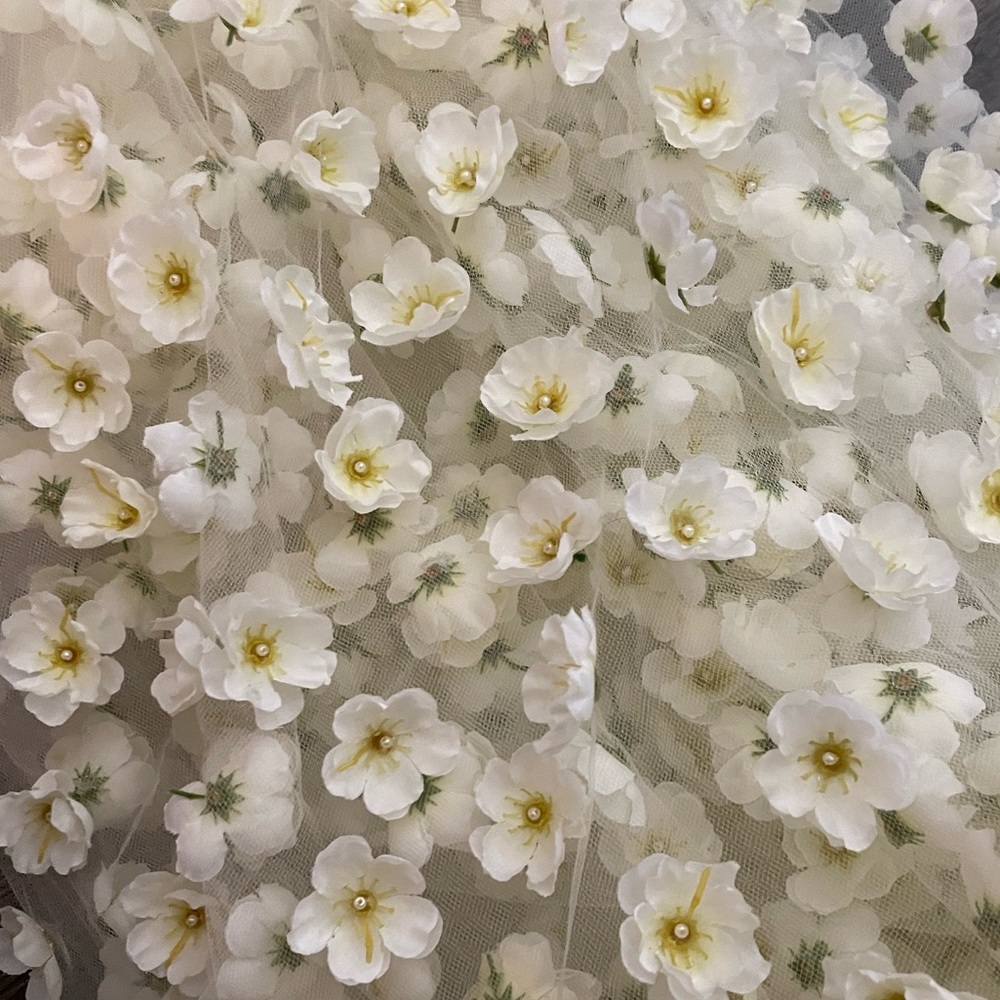 Breathtaking 12.5ft Long Bridal Designer 3D Flower Cathedral Veil with Comb 🤩💒 - Picture 12 of 13